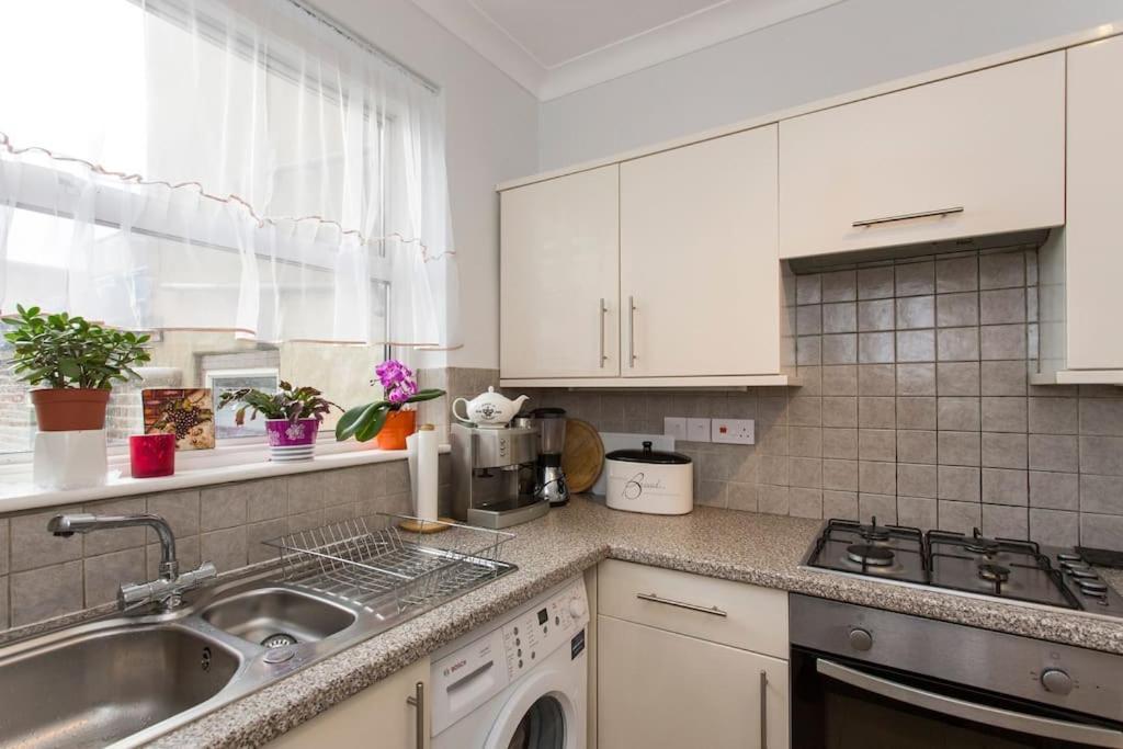 2 Bed Room Flat Near Westfield, West ลอนดอน ภายนอก รูปภาพ